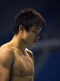 何冲近照