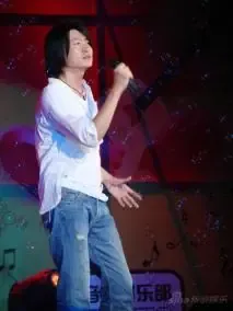 游鸿明近照